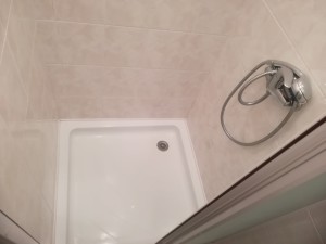 pronájem byty, Praha, sprchový kout, sprchovací hadice.
