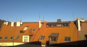 Pronájem bytu Praha, výhled z pokoje č.2, směr sever na Smíchov, Ladronka, Strahov.
